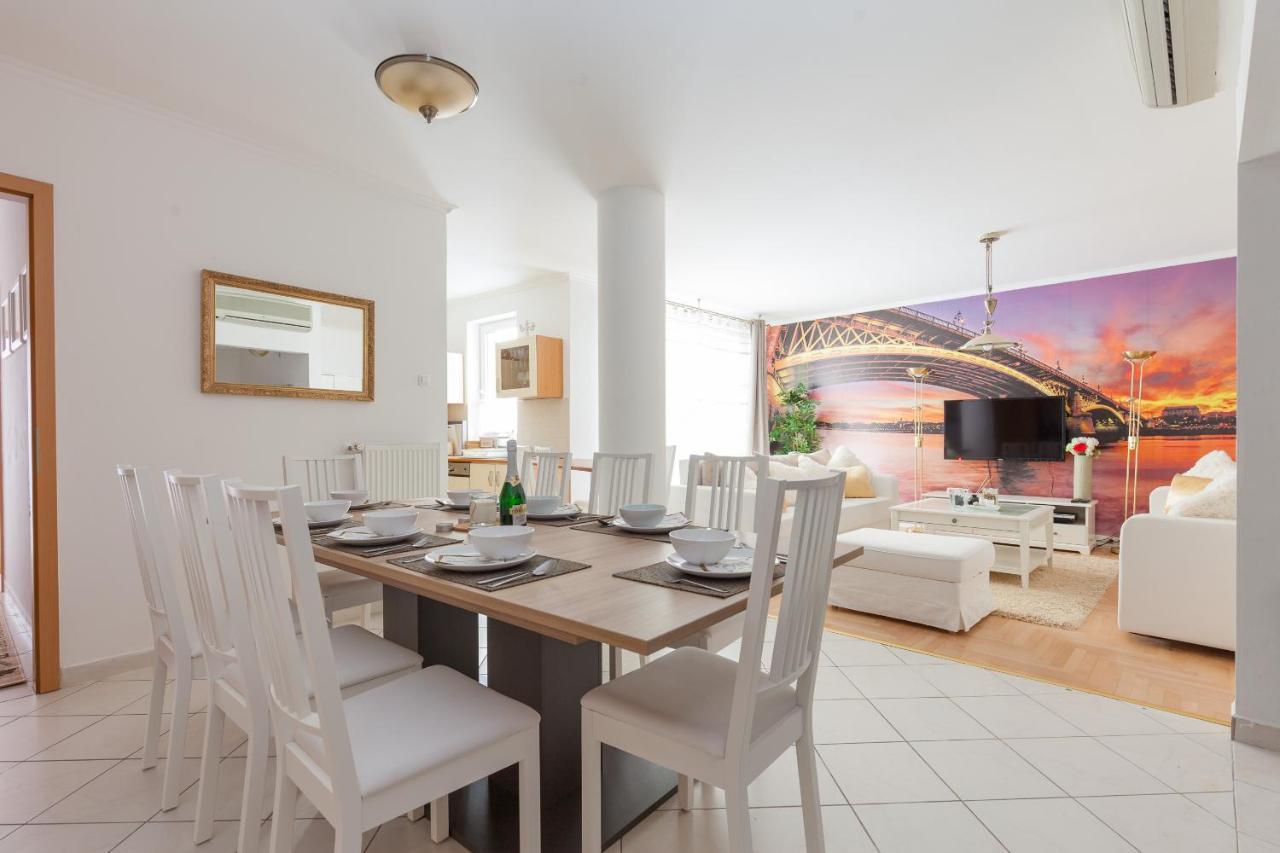 Gde Hollo Apartman